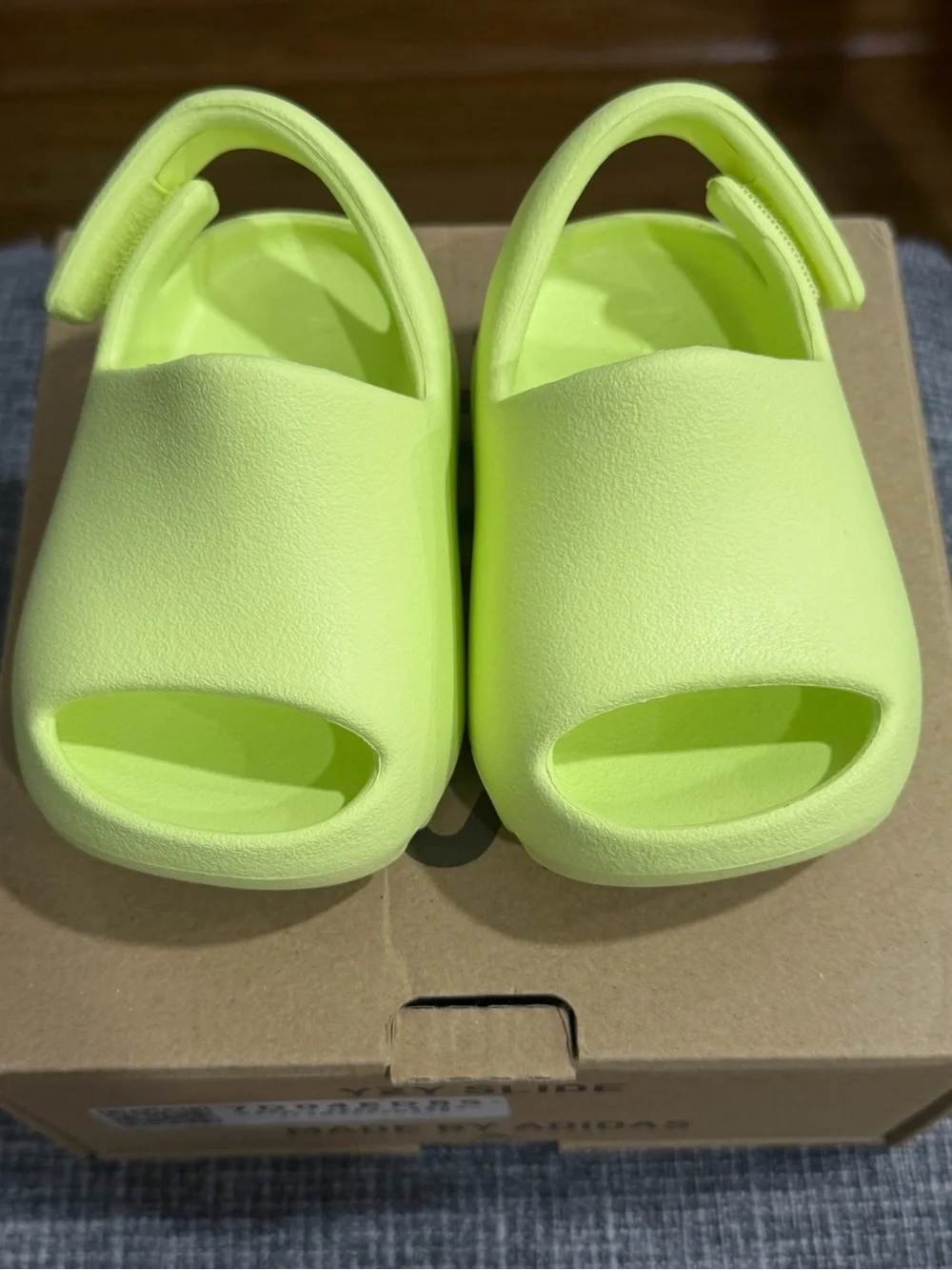 Yeezy Infant Slide in Glow Green size 4K